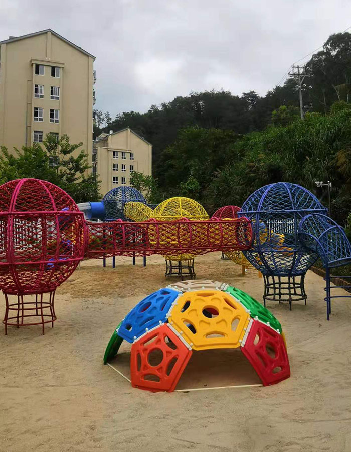 兒童游樂園設備生產(chǎn)
